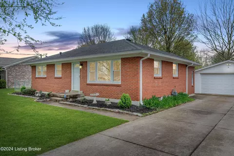 3338 Pioneer Trl, Shepherdsville, KY 40165