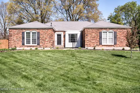 10605 Chertsey Pl, Louisville, KY 40243