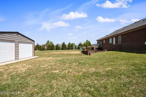 Exterior - 1405 Stringer Ln, Mount Washington, KY 40047 photo 11 of 15