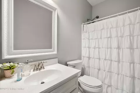 Bath - 1405 Stringer Ln, Mount Washington, KY 40047 photo 5 of 6