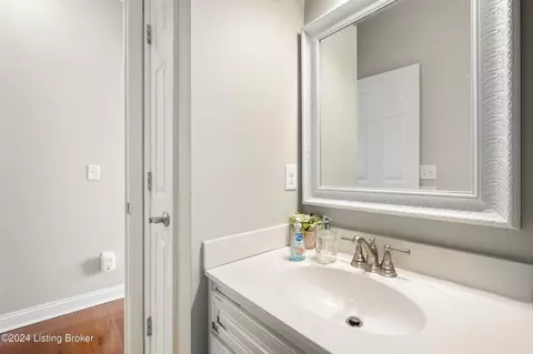 Bath - 1405 Stringer Ln, Mount Washington, KY 40047 photo 6 of 6