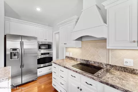 Kitchen - 1405 Stringer Ln, Mount Washington, KY 40047 photo 6 of 8