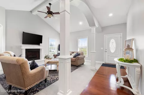 Living - 1405 Stringer Ln, Mount Washington, KY 40047 photo 2 of 6