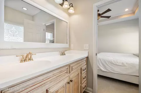 Bath - 1405 Stringer Ln, Mount Washington, KY 40047 photo 4 of 6