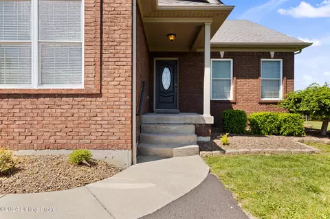 Exterior - 1405 Stringer Ln, Mount Washington, KY 40047 photo 3 of 15