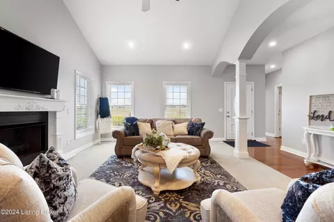 Living - 1405 Stringer Ln, Mount Washington, KY 40047 photo 6 of 6