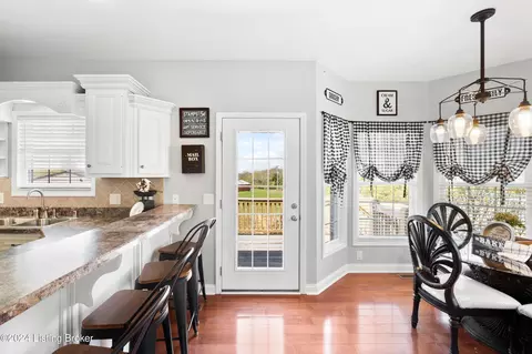 Kitchen - 1405 Stringer Ln, Mount Washington, KY 40047 photo 7 of 8