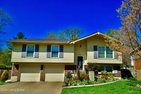 7820 Nottoway Cir, Louisville, KY 40214