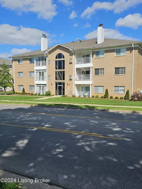 8502 Atrium Dr #808, Louisville, KY 40220