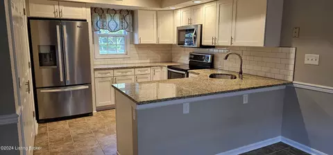 4112 Hartwick Vlg, Louisville, KY 40241