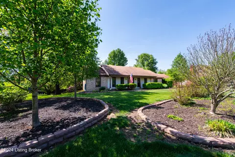 104 Parkview Rd, Louisville, KY 40245