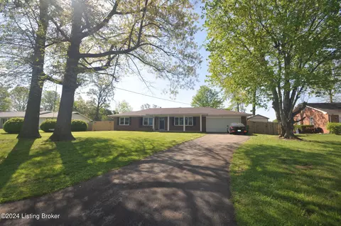 340 W Crocus Dr, Radcliff, KY 40160