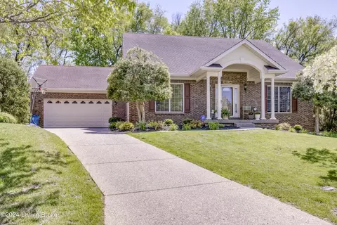10124 Ivybridge Cir, Louisville, KY 40241
