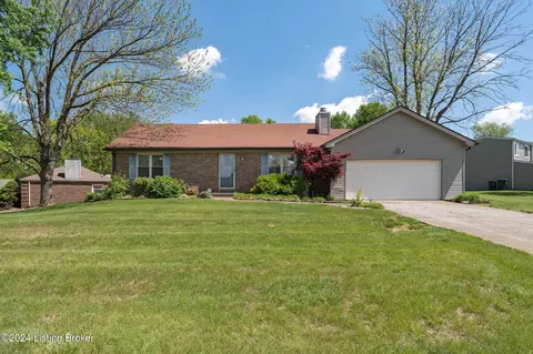 8907 Kaprun Ct, Louisville, KY 40220