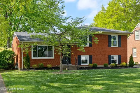 6840 Green Meadow Cir, Louisville, KY 40207