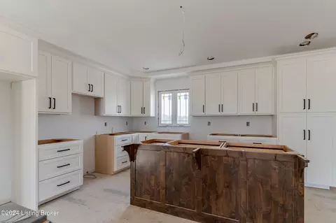 Kitchen - 14011 Bald Knob Rd, Frankfort, KY 40601 photo 3 of 5