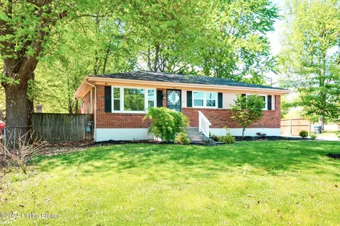 902 Mount Holly Rd, Fairdale, KY 40118