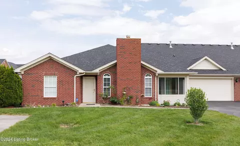 5025 Woodridge Lake Blvd, Louisville, KY 40272