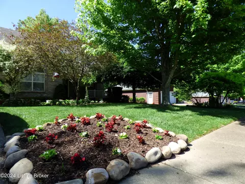 801 Justin Trl, Mount Washington, KY 40047