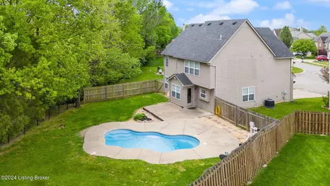 6933 Woodhaven Place Dr, Louisville, KY 40228