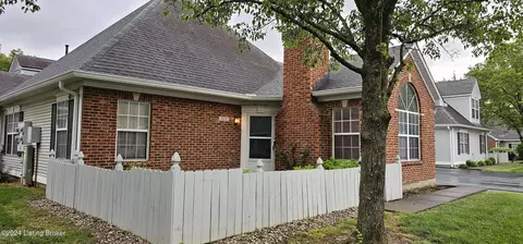 3831 Greenhurst, Louisville, KY 40299