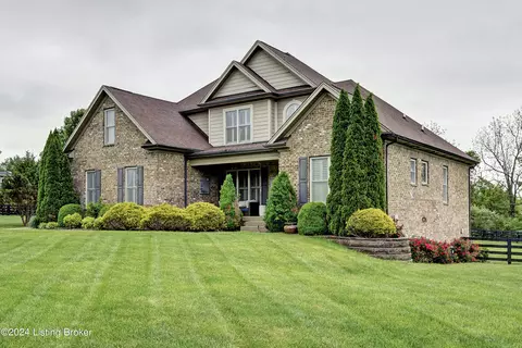 7505 Grand Oaks Dr, Crestwood, KY 40014