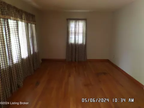 383 E Spring St, Radcliff, KY 40160 photo 2