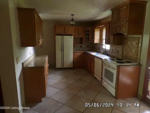383 E Spring St, Radcliff, KY 40160 photo 4