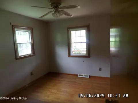 383 E Spring St, Radcliff, KY 40160 photo 5