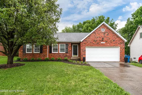 11010 Shady Hollow Dr, Louisville, KY 40241