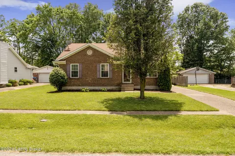 8318 Silver Fox Rd, Louisville, KY 40291