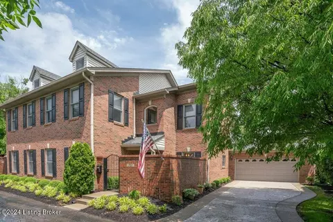 701 Tunbridge Wells Ln, Louisville, KY 40207