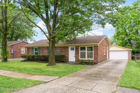 9708 Cedar Lake Dr, Louisville, KY 40291