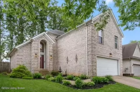 8406 Biggin Hill Ln, Louisville, KY 40220