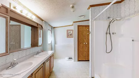 Bath - 4265 Trinity Ln, Pendleton, KY 40055 photo 2 of 3