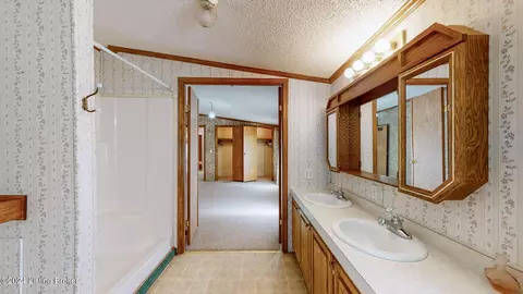 Bath - 4265 Trinity Ln, Pendleton, KY 40055 photo 1 of 3