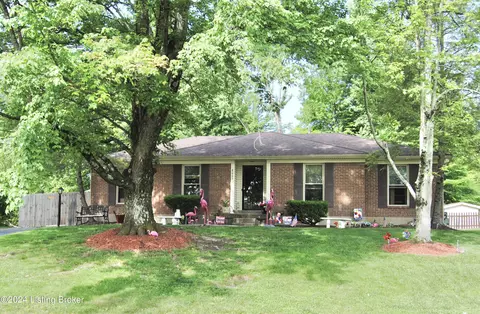 8005 Harrodwood Ct, Louisville, KY 40291