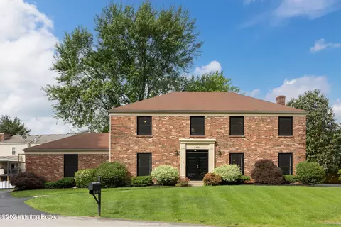 2402 Chattesworth Ln, Louisville, KY 40242