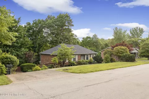 2517 Windsor Forest Dr, Louisville, KY 40272