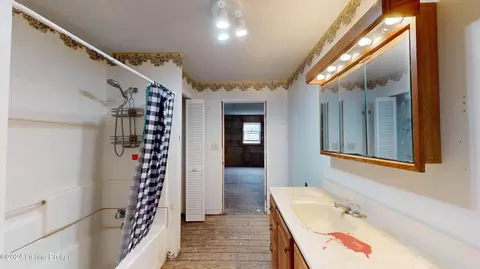 Bath - 123 Spring St, Milton, KY 40045 photo 1 of 2