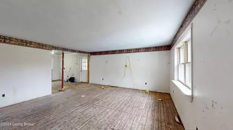 Living - 123 Spring St, Milton, KY 40045 photo 2 of 4