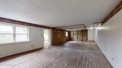 Living - 123 Spring St, Milton, KY 40045 photo 3 of 4
