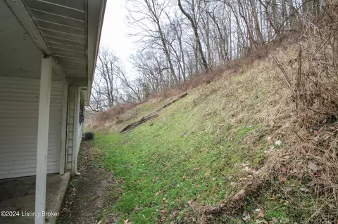 Exterior - 123 Spring St, Milton, KY 40045 photo 3 of 11
