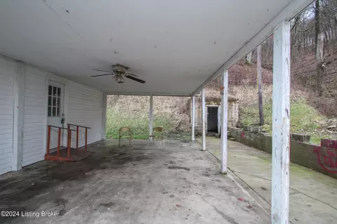 Exterior - 123 Spring St, Milton, KY 40045 photo 6 of 11