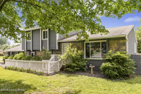 4520 Stony Brook Dr, Louisville, KY 40299