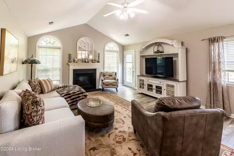 10539 Clyde Moore Blvd, Louisville, KY 40291