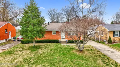 9307 Trenta Ln, Louisville, KY 40291