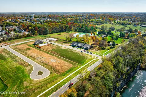 8227 Cedar Crest Ln, Louisville, KY 40291