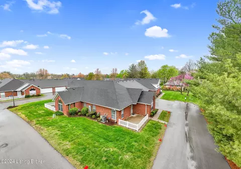 10010 Grey Hawk Dr, Louisville, KY 40219