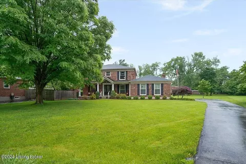 8202 Pipilo Pl, Louisville, KY 40242